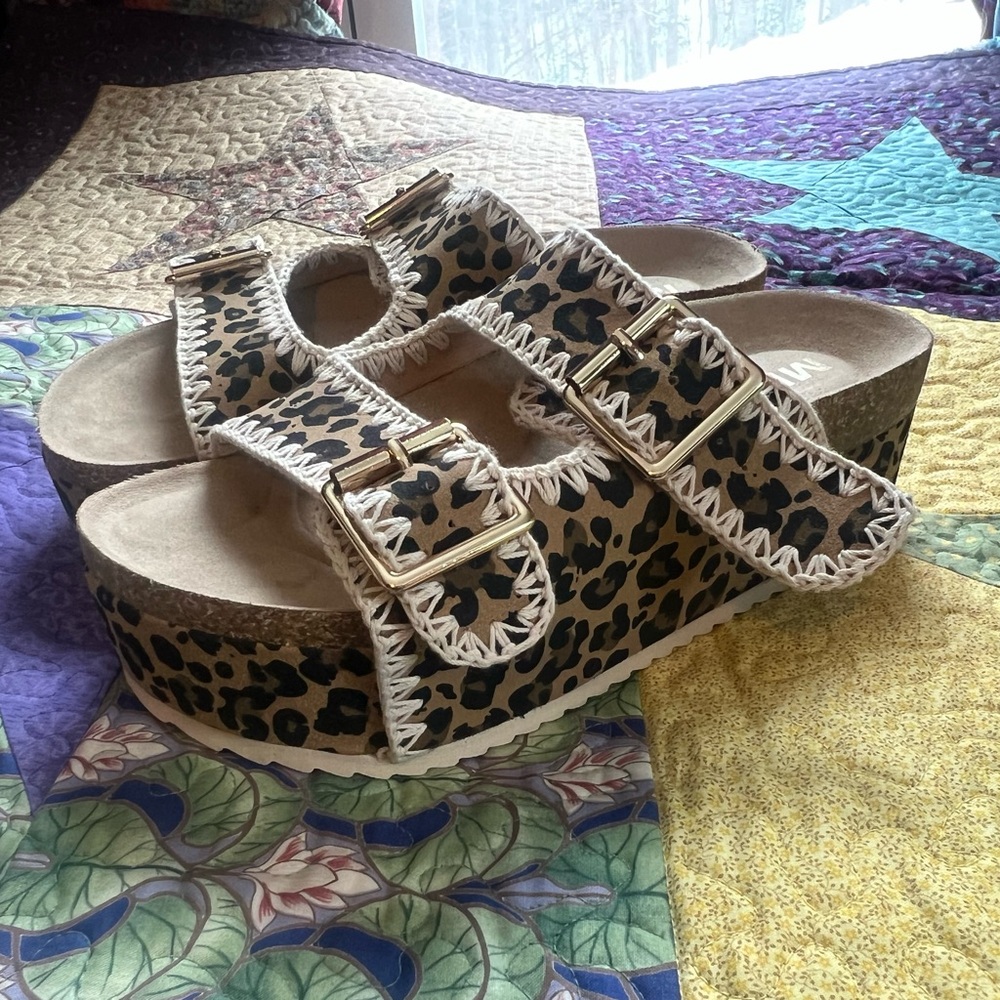 BUCKLE | Leopard Pattern Kids Sandals - Picture 2 of 7